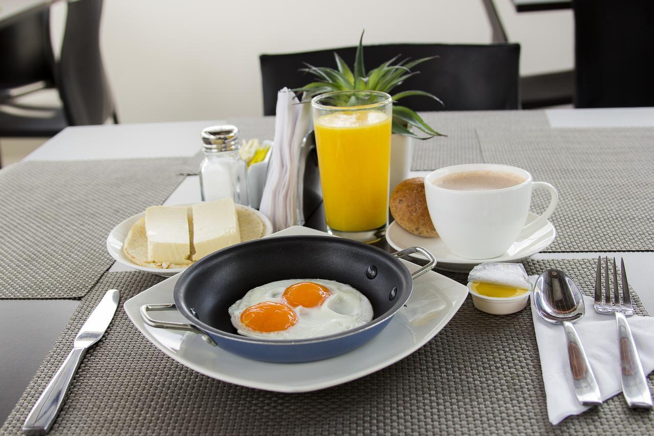Hotel Madeiro Medellín Zewnętrze zdjęcie